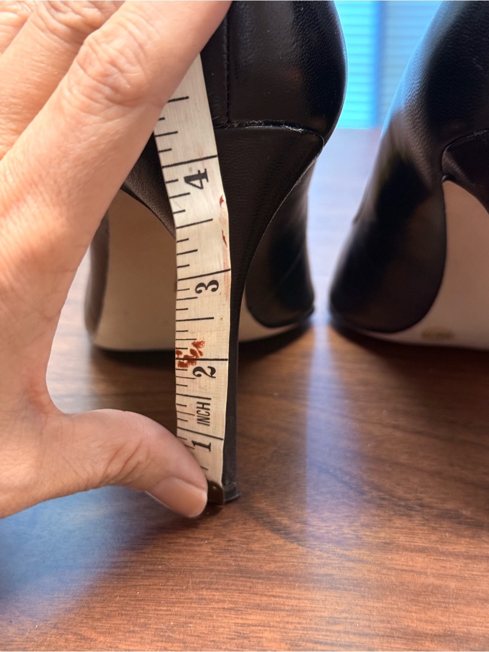 BCBGeneration Women's Black Leather Pumps - size 9 - Picture 3 of 5